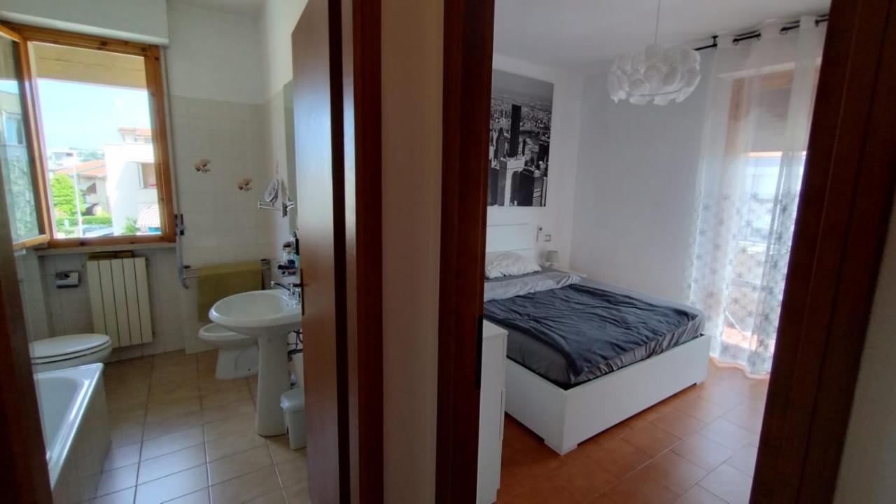 La Casa Dei Viaggiatori - Viareggio - Posto Auto Gratuito Apartment Ngoại thất bức ảnh